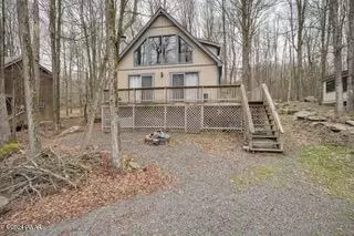 72 Woodridge Dr, Lake Ariel, PA 18436