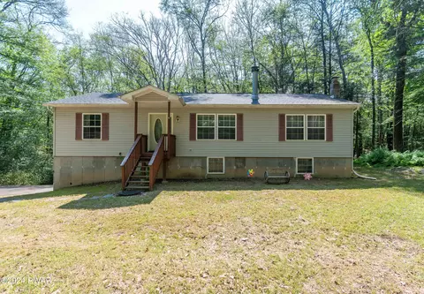 108 Meadowbrook Rd, Matamoras, PA 18336