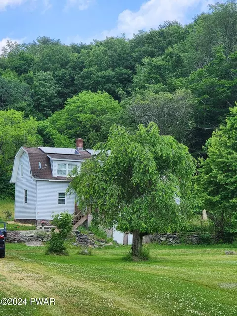 126 Hopedale Rd, Newfoundland, PA 18445