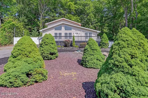116 Lookout Dr, Lords Valley, PA 18428