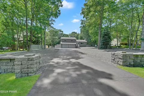 189 Spruce Lake Dr, Milford, PA 18337