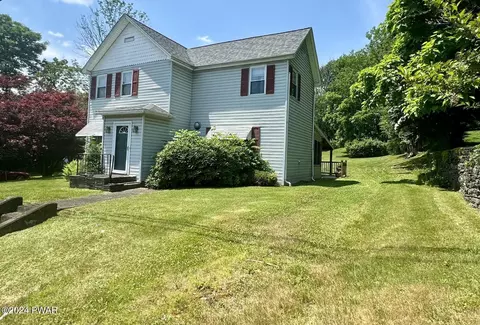 33 Elizabeth St, Hawley, PA 18428