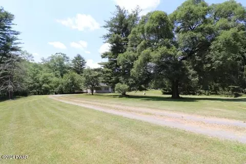 387 Texas Palmyra Hwy, Hawley, PA 18428