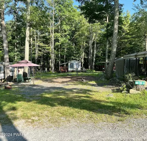17 Cindy Ln, Hawley, PA 18428