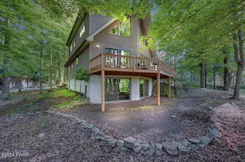 110 Valley Run Rd, Greentown, PA 18426