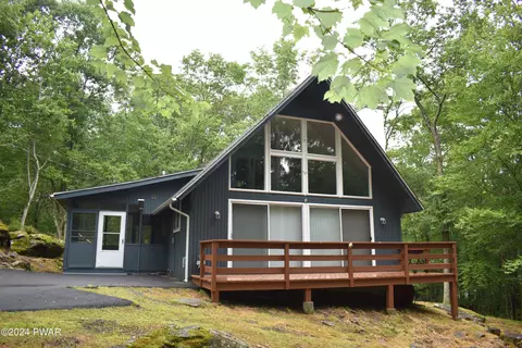 138 Long Ridge Dr, Lords Valley, PA 18428