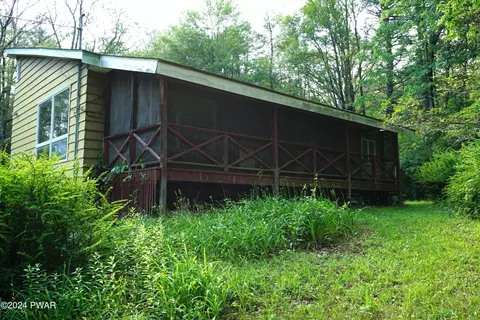 137 Chippy Cole Rd, Milford, PA 18337