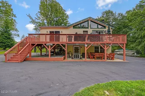 162 S Fairway Dr, Lake Ariel, PA 18436
