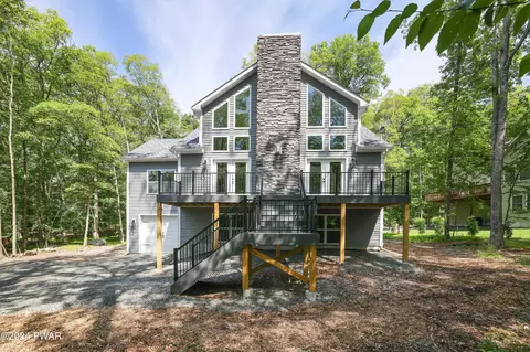 124 Karl Hope Blvd, Lackawaxen, PA 18435
