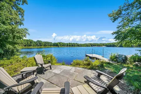105 Corral Ln, Lords Valley, PA 18428