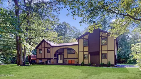 102 Allyson Ln, Shohola, PA 18458