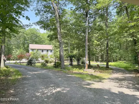 23 Murphy Dr, Lakeville, PA 18438