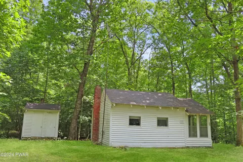 135 Snow Hill Rd, Dingmans Ferry, PA 18328