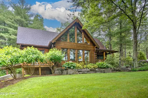 105 Valerie Ln, Canadensis, PA 18325