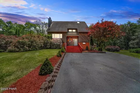 262 Aspen Dr, Milford, PA 18337