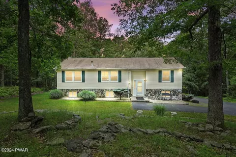 131 W Lilac Rd, Milford, PA 18337