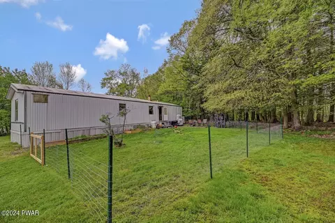 168 Orchard Hts, Beach Lake, PA 18405
