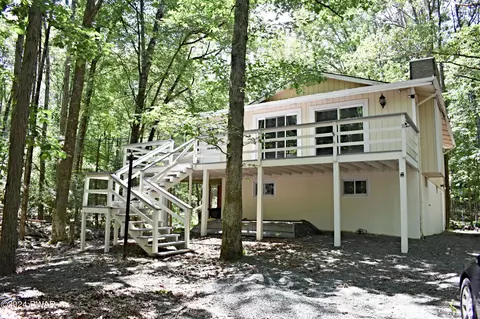 114 Cottonwood Dr, Lords Valley, PA 18428