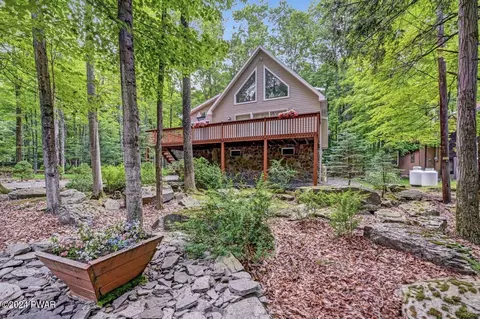 1017 Cedar Dr, Lake Ariel, PA 18436