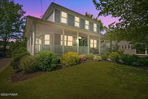 214 W Sarah St, Milford, PA 18337