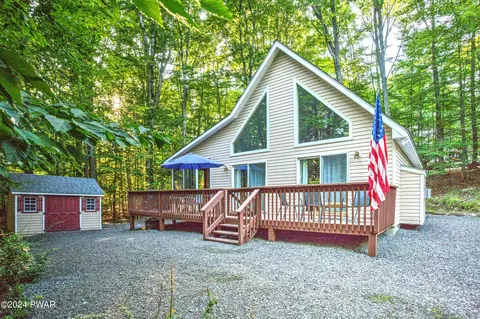 1068 Lake Shore Dr, Lake Ariel, PA 18436