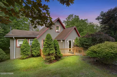 30 Westwood Dr, Lake Ariel, PA 18436
