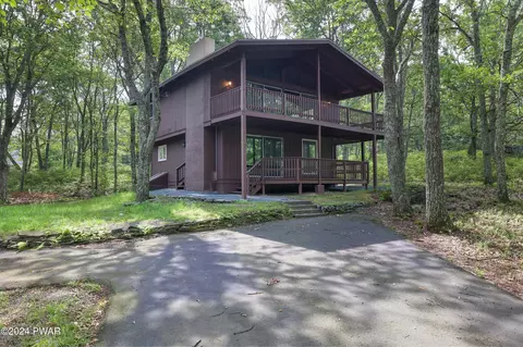 113 Horseshoe Ln, Lords Valley, PA 18428