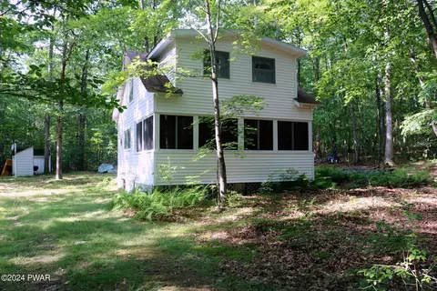 143 Lake Minisink Rd, Dingmans Ferry, PA 18328