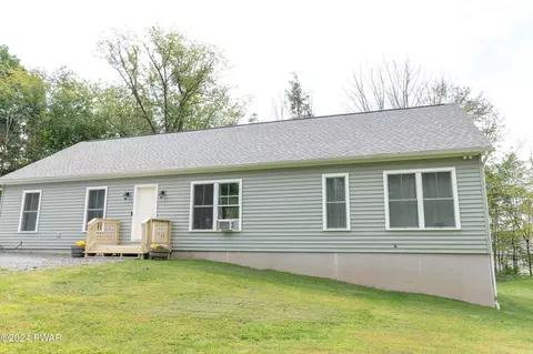 88 Woodlyn Ln, Honesdale, PA 18431
