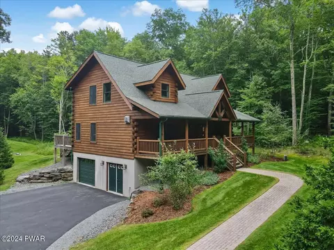 404 Blue Heron Way, Hawley, PA 18428