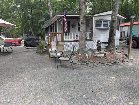 101 Blue Spruce Ln, Shohola, PA 18458