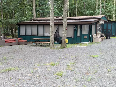 133 Crow Ln, Shohola, PA 18458