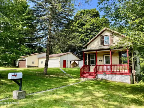 30 Lunny Ct, Carbondale, PA 18407