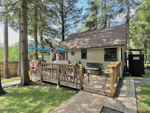 1080 Rt 390, Greentown, PA 18426