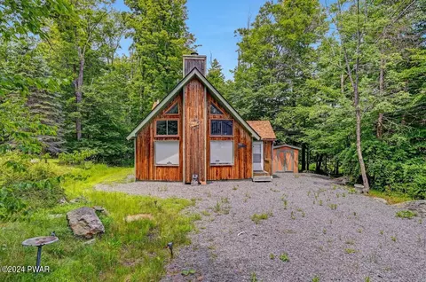 12 Fairway Ct, Lake Ariel, PA 18436