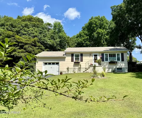 43 Zimmer Trl, Beach Lake, PA 18405