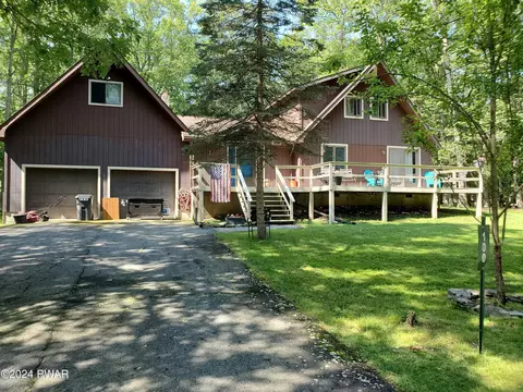 100 Birchwood Ln, Hawley, PA 18428