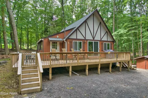 253 Ridge Dr, Milford, PA 18337