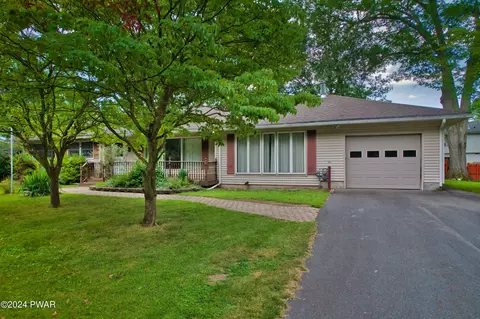 810 Avenue I, Matamoras, PA 18336