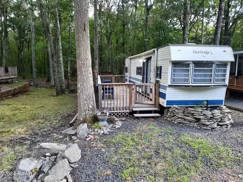 190 Big Bass Dr, Milford, PA 18337