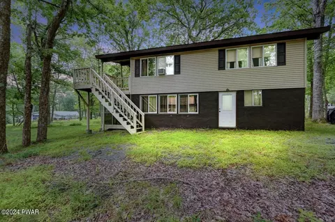 201 Lincoln Dr, Lords Valley, PA 18428