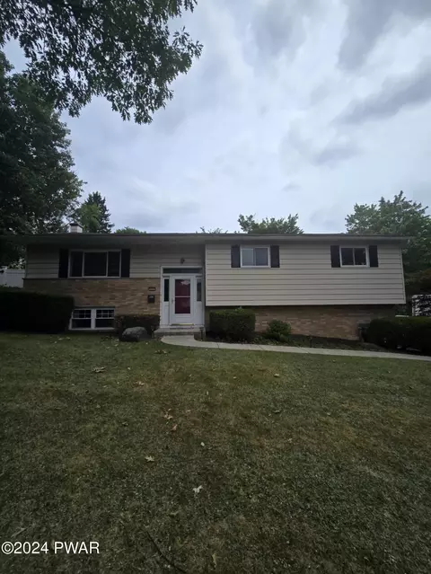 618 Timber Ln, Clarks Summit, PA 18411