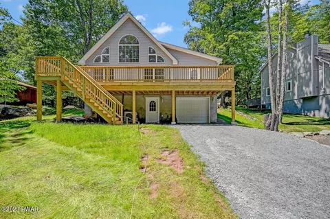1070 Sunny Slope Dr, Lake Ariel, PA 18436