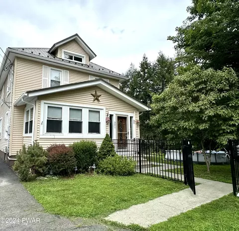 301 18th St, Honesdale, PA 18431