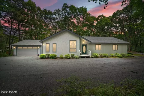 114 Blackbirch Ln, Lords Valley, PA 18428