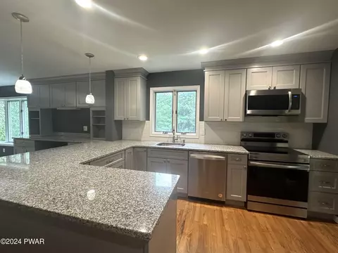 101 Palmetto Ct, Milford, PA 18337