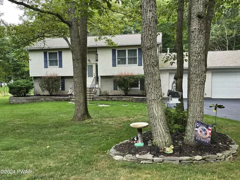 126 Stateway Dr, Milford, PA 18337