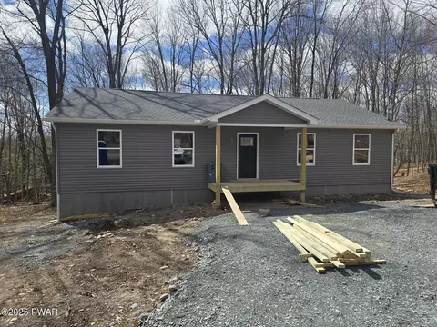 9 Wildwood Ct, Lake Ariel, PA 18436