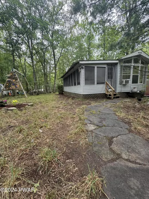 144 Cardinal Ln, Shohola, PA 18458
