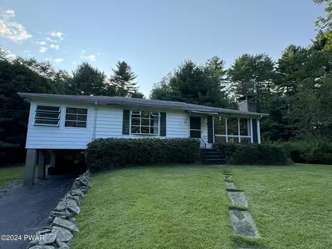 108 Nichecronk Rd, Dingmans Ferry, PA 18328